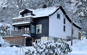 Lovely Home In Naustdal With Wifi
